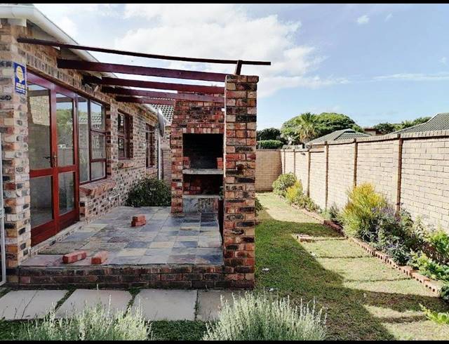 2 BEDROOM TOWNHOUSE RENTED IN SUMMERSTRAND